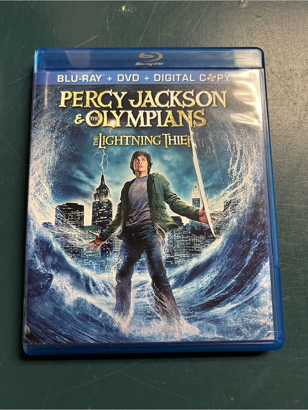 Blu-ray + DVD: Percy Jackson & The Olympians - The Lightning Thief